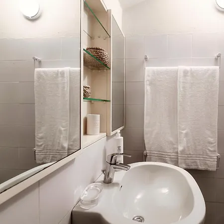 Villa Vica - By Myhomeincomo *