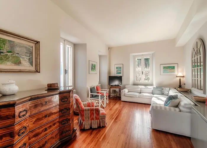 Vica - By Myhomeincomo *