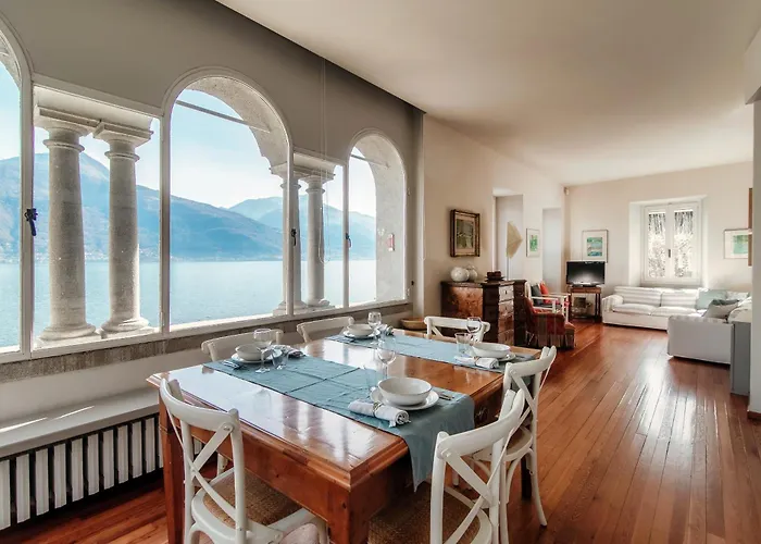 Vica - By Myhomeincomo וילה *