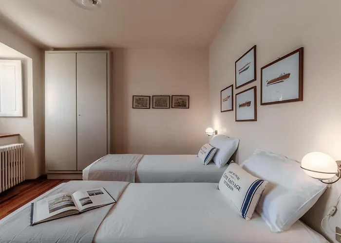 Vica - By Myhomeincomo